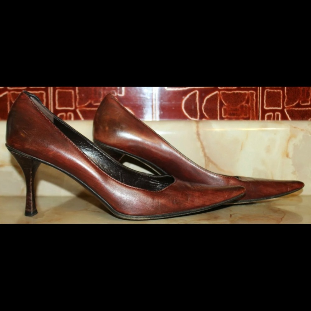 Authentic GUCCI Pointed Toe Leather Heels 105354